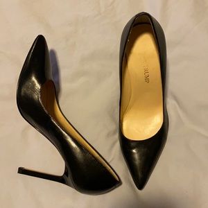 Ivanka Trump black pumps